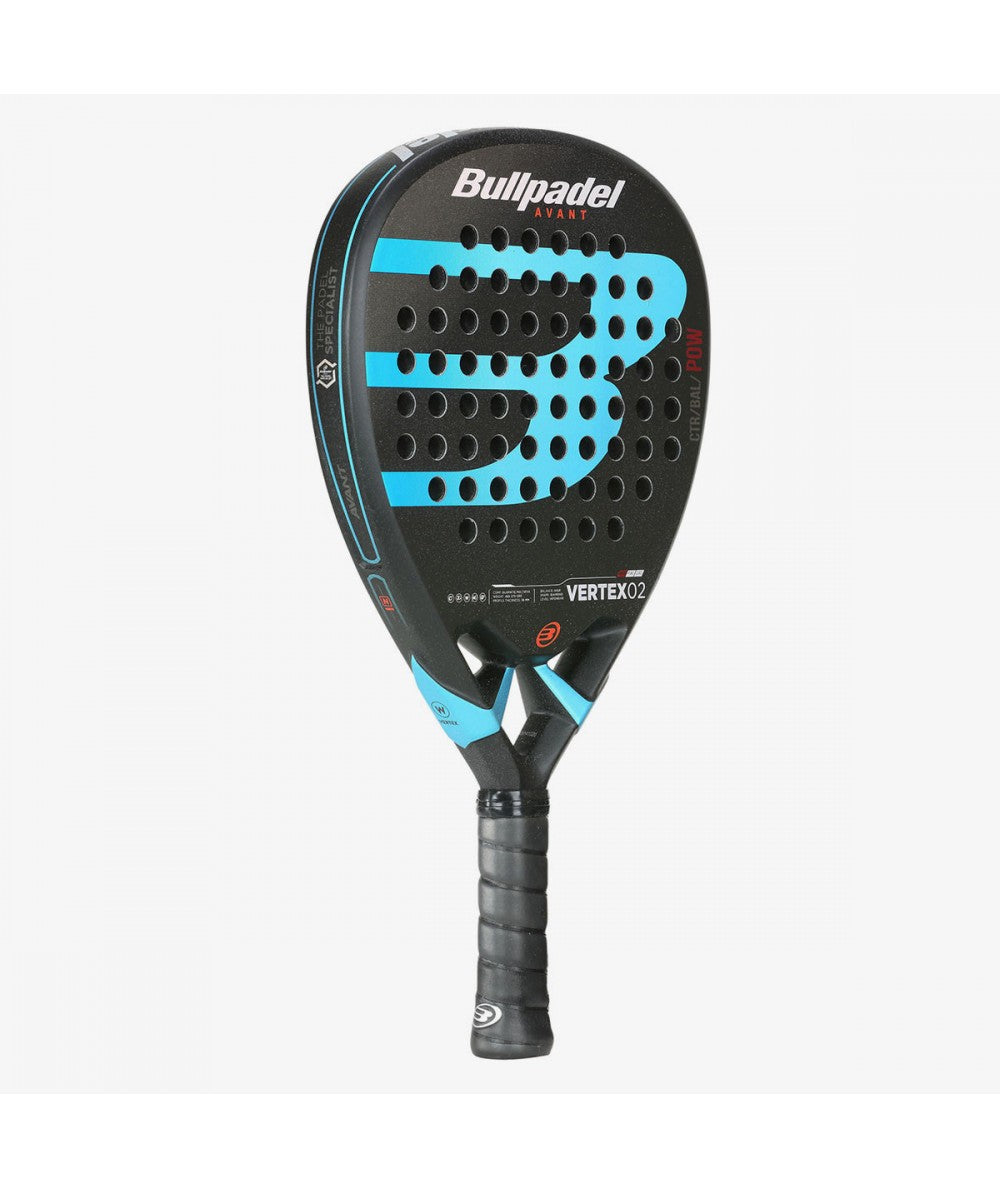 Pala bullpadel vertex avant 2021. Forma de diamante en colores negro y azul. Vista lateral.