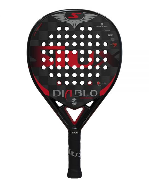 Pala de pádel marca Siux, modelo diablo revolution carbono 24k. En colores negro y rojo. Forma de lagrima invertida.
