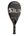 Pala de pádel marca Siux, modelo fenix. En colores negro y plateado. Forma de gota invertida. Vista lateral.