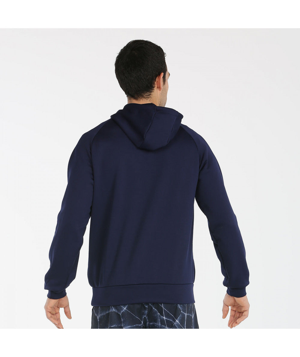 Sudadera de chico marca bullpadel, modelo ladyar en color azul marino, con logotipo en el pecho. Vista de espalda.